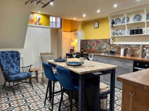 Historic Cardiff Centre couples retreat, 1 bed maisonette